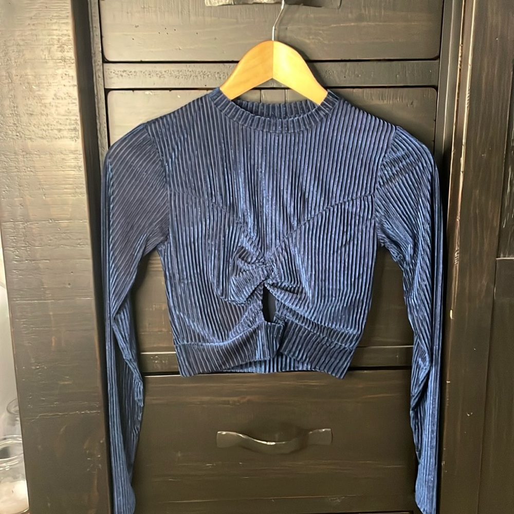 Ribbed cutout crop top
